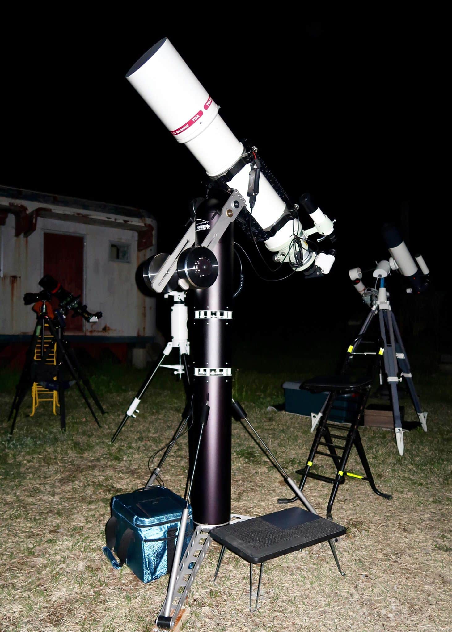 A Takahashi TOA-130 and a Lunt 80mm mounted on a TTS-160 panther telescope mount